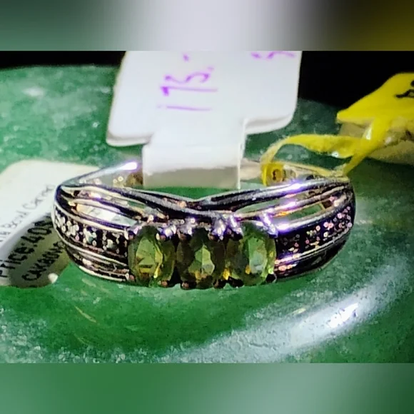 NWT- NATURAL GREEN TANZANITE *THREE* STONE, STERLING RING. SIZE 5 - Picture 6 of 9